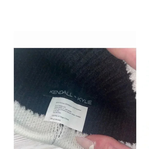 Kendall + Kylie Unisex Black Logo Band Beanie Winter Hat One Size - Picture 4 of 7